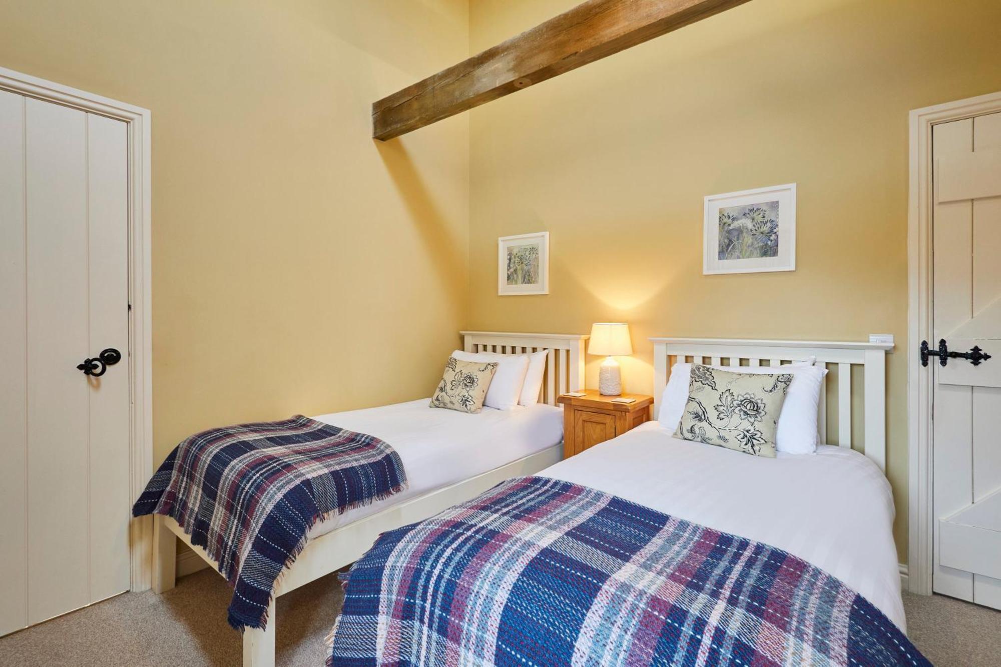 Host & Stay - Tithe Barn Cottages Easington 外观 照片